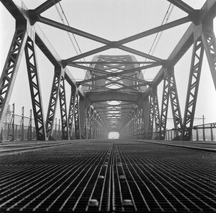 857540 Gezicht in de DEMKA-brug over het Amsterdam-Rijnkanaal te Utrecht.